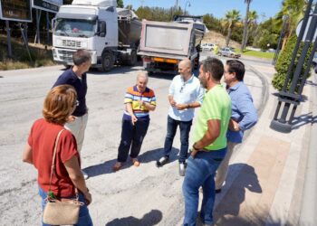 El Ayuntamiento de Fuengirola acomete el Plan de Asfalto 2026 para renovar el pavimento de una docena de vías de la ciudad
