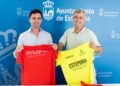 Estepona repartirá 3.000 camisetas conmemorativas de la etapa que recorrerá el municipio en La Vuelta 2026