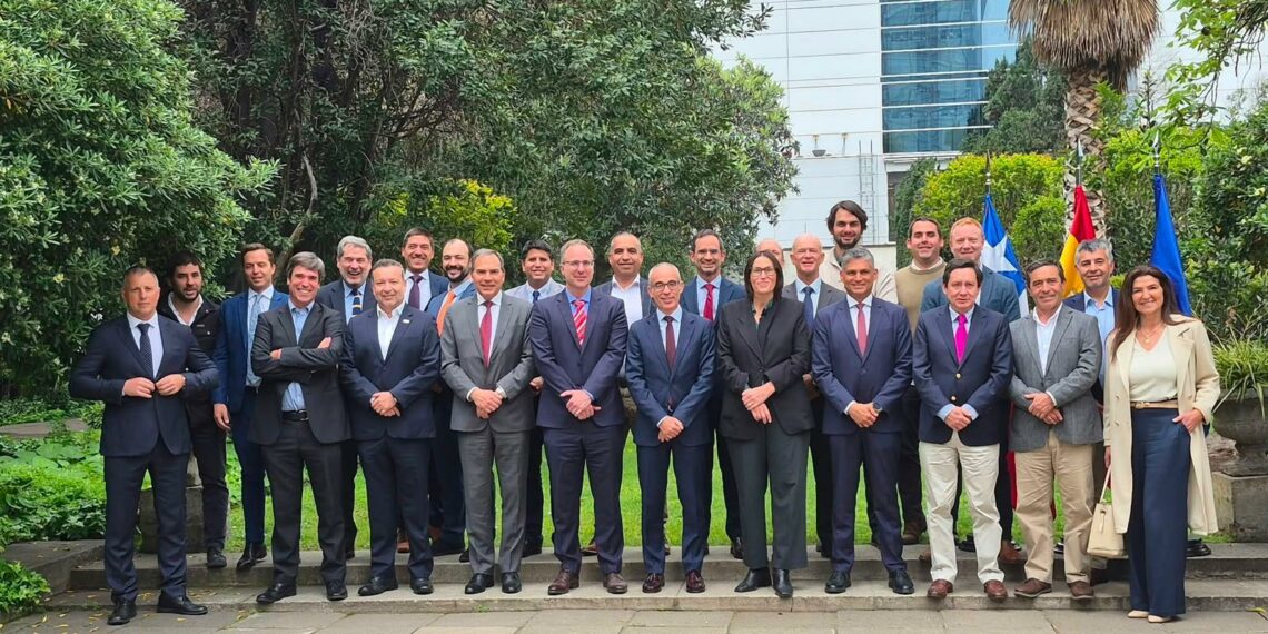 El Puerto de Málaga refuerza sus vínculos comerciales con el sector frutícola de Chile