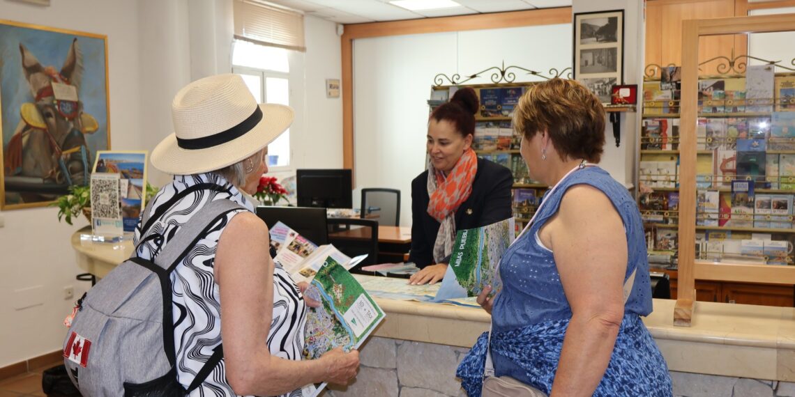 Mijas cierra el verano entre los tres destinos con mayor ocupación de la provincia y pone el foco en el otoño