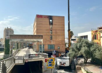 Arranca la demolición del Hotel Ibis más de tres meses después del aparatoso incendio