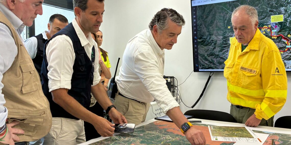 La Junta despliega más de 200 efectivos en el incendio de Benahavís: «El primer objetivo ha sido proteger a la población»