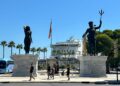 El Ayuntamiento de Málaga acepta la cesión de las esculturas de ‘Las columnas del mar’, que continuarán en el Puerto de Málaga