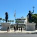 El Ayuntamiento de Málaga acepta la cesión de las esculturas de ‘Las columnas del mar’, que continuarán en el Puerto de Málaga