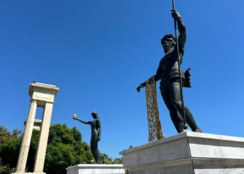 El Puerto de Málaga autoriza mantener las estatuas de Venus y Neptuno en el mismo emplazamiento hasta un año más