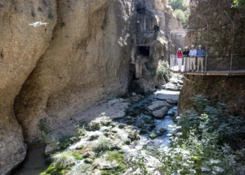 Moreno inaugura el Camino del Desfiladero en Ronda: «Una perspectiva diferente y asombrosa del Tajo»