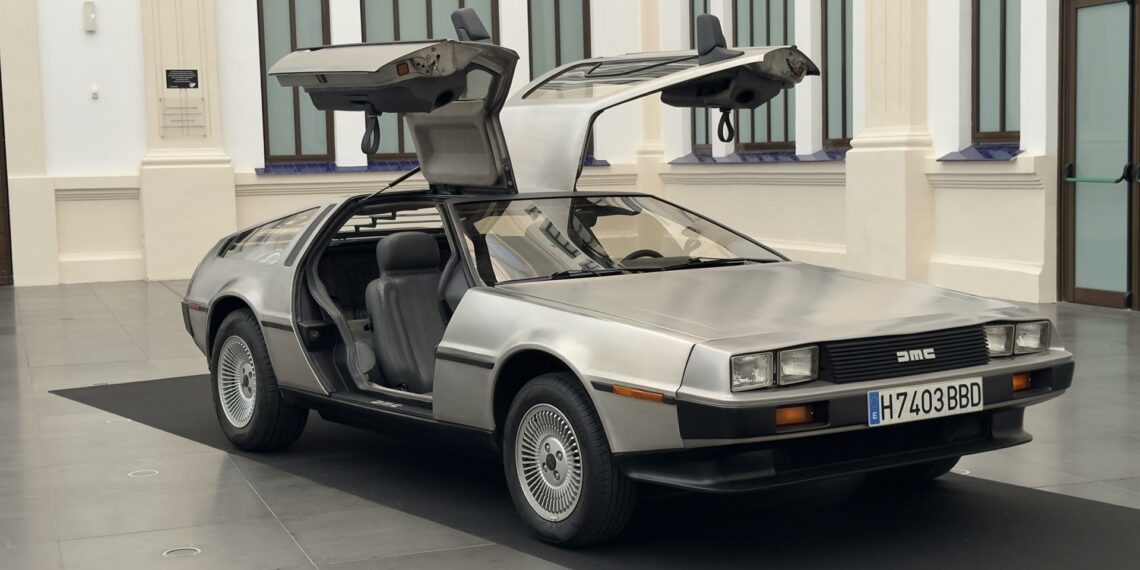 Un Delorean idéntico al de ‘Regreso al futuro’ llega al Museo del Automóvil y la Moda de Málaga
