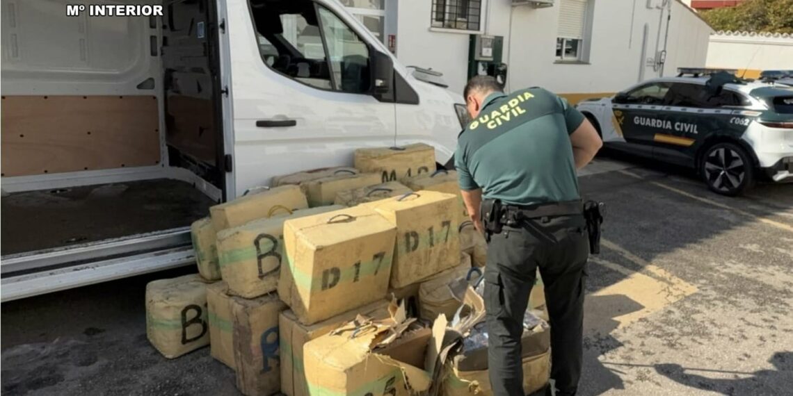 La Guardia Civil incauta más de una tonelada de hachís en la costa de Marbella