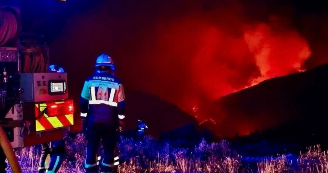 La Junta da por estabilizado el incendio forestal de Igualeja y levanta las medidas de protección a la población
