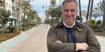 El Pleno del Ayuntamiento de Estepona confirma la retirada del sueldo del portavoz de Vox por una deuda de 250.000 euros