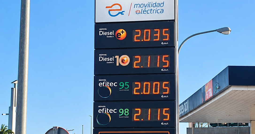 ¿Cuánto va a costar llenar el depósito este otoño? Gasolina y gasoil superan los 2 euros en Málaga