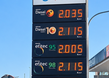 ¿Cuánto va a costar llenar el depósito este otoño? Gasolina y gasoil  superan los 2 euros en Málaga