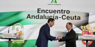 Moreno traslada a Vivas el apoyo político y humano de Andalucía: «No vamos a soltar la mano a Ceuta»