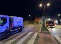 Un tráiler comienza a arder en marcha y provoca un aparatoso incendio en Fuengirola