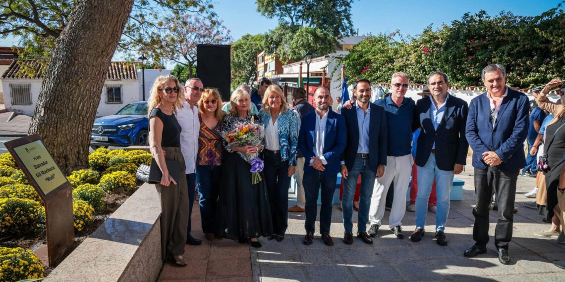 Marbella rinde un emotivo homenaje a Salvador Gil, Moñi, dando su nombre a una plaza para reconocer su legado deportivo y personal