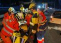 Los bomberos de Fuengirola excarcelan a un conductor tras un accidente con tres vehículos implicados a la altura de Los Pacos