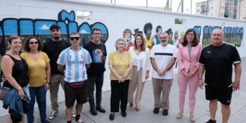 El campo de fútbol La Virreina de Málaga estrena nuevo mural inclusivo del programa artístico ‘Málaga Más Bella’