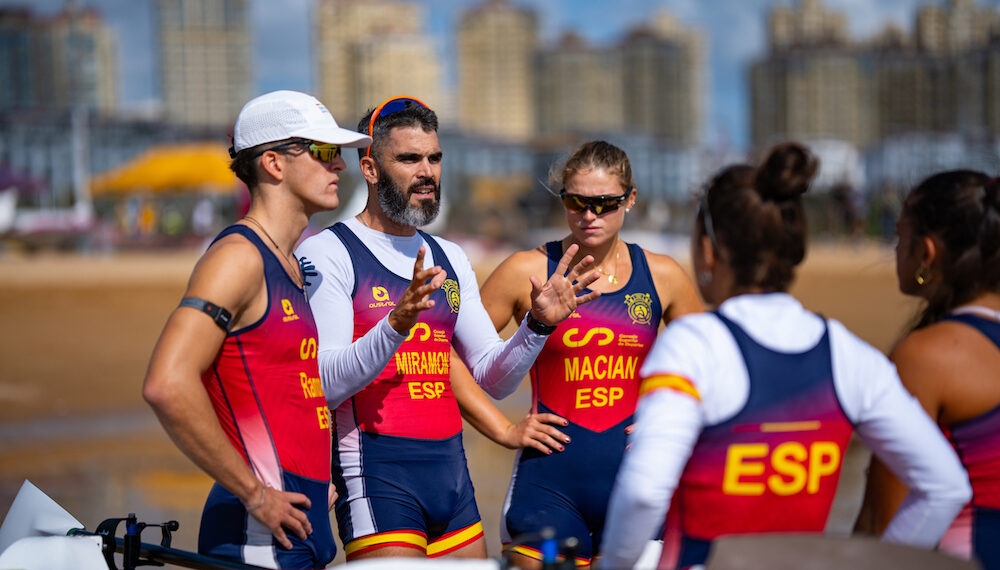 Adrián Miramón y el cuatro mixto español, quintos del mundo en beach sprint