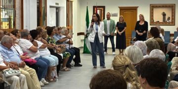 La Junta pone en valor el papel de las personas mayores en la cohesión social y el desarrollo de la provincia de Málaga