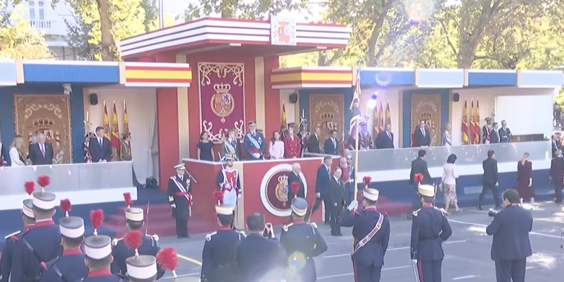 Los reyes presiden hoy un desfile del 12 de octubre antes de su esperado viaje a Ceuta y Melilla