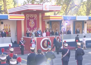 Los reyes presiden hoy un desfile del 12 de octubre antes de su esperado viaje a  Ceuta y Melilla