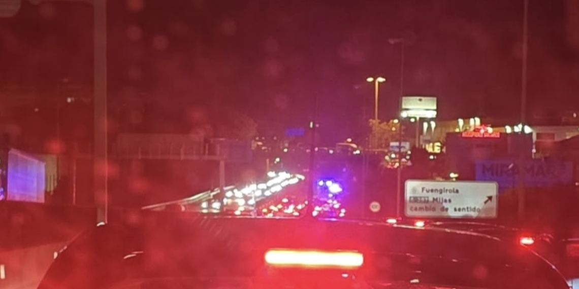 Un grave accidente obliga al cierre de la A-7 a la altura de Fuengirola: hay heridos