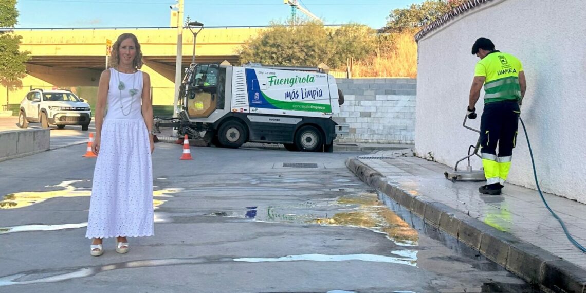 Fuengirola desarrolla un plan especial de limpieza en el Recinto Ferial y las calles aledañas tras la Feria del Rosario