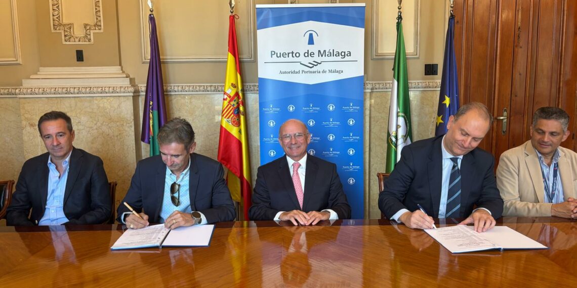 El nuevo convenio de la estiba del Puerto de Málaga garantiza la estabilidad laboral y refuerza su papel en la economía local