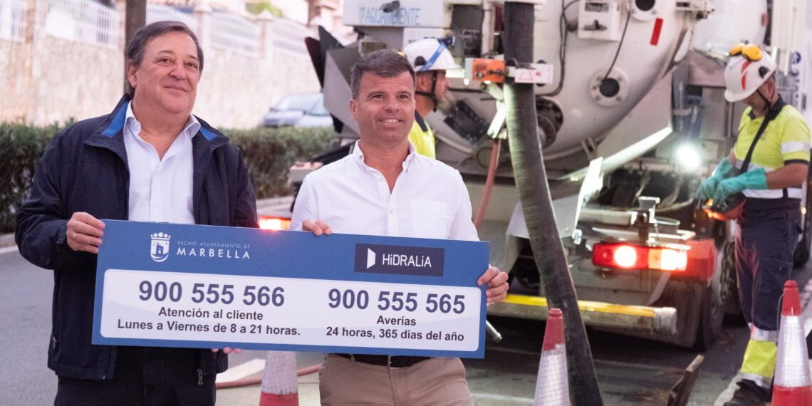 Marbella limpia más de 19.000 imbornales en lo que va de año para garantizar el buen funcionamiento de la red de drenaje