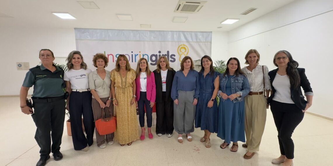 Un total de 120 alumnos del colegio Campanales participan en una actividad para visibilizar la presencia de la mujer