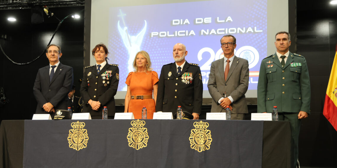 Ángeles Muñoz destaca el compromiso de la Policía Nacional con Marbella y agradece su “trabajo diario en favor de la seguridad”