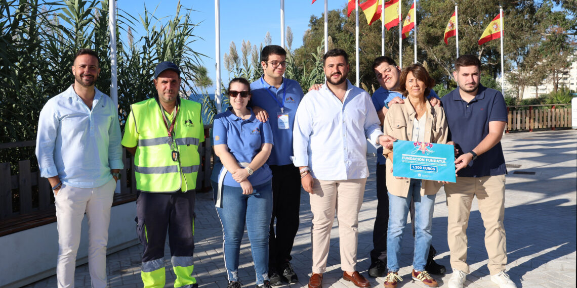 El Ayuntamiento entrega a Fundatul un cheque de 1.200 euros recaudados con los ecovasos solidarios del festival ‘Juerga Fest’