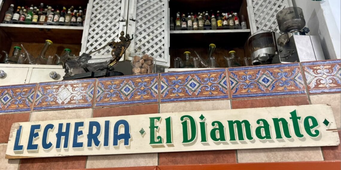 Vuelve El Diamante y sus míticos desayunos en Málaga: «Es el punto de encuentro para muchos malagueños»