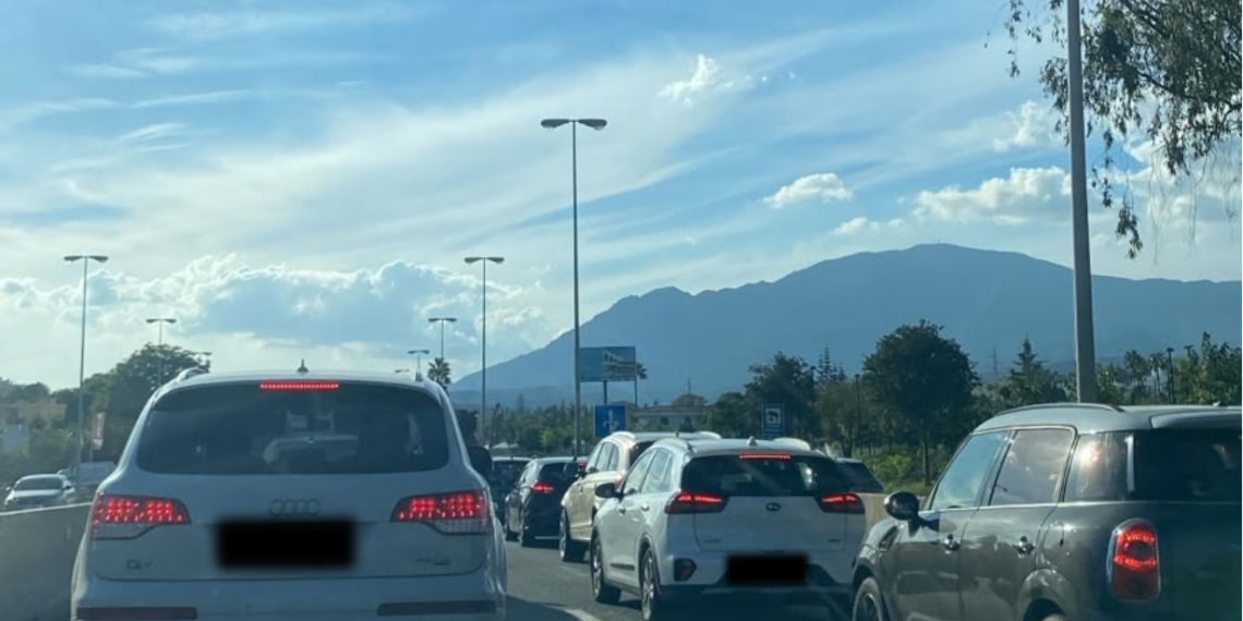 Una colisión múltiple provoca fuertes retenciones en la A-7 en Estepona a la altura de El Padrón