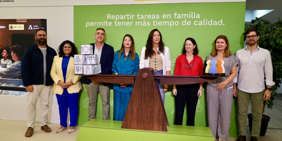 La Junta presenta una nueva campaña para impulsar la conciliación y la corresponsabilidad bajo el lema ‘Para estar contigo’