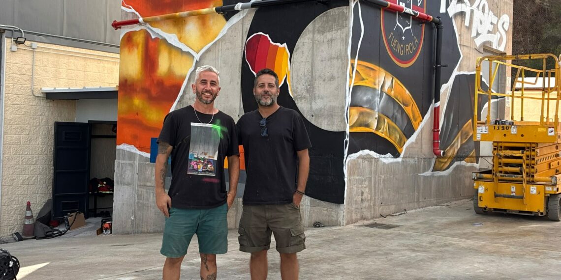 D. Darko y Jose Rulos, los artistas que han unido sus estilos para rendir homenaje a los bomberos de Fuengirola