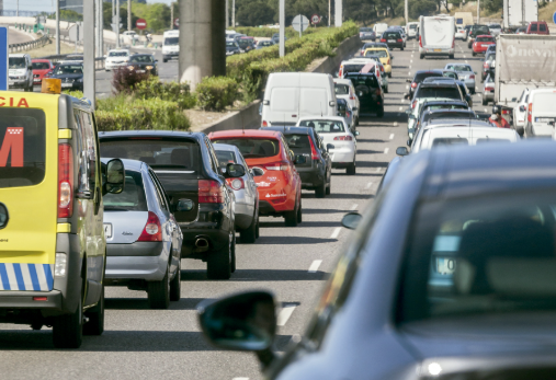 La falta de medios por el accidente ferroviario llena las carreteras para el puente: se prevén 5,34 millones de desplazamientos