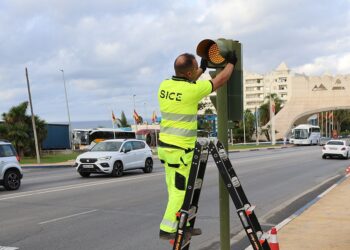 Marbella adapta 32 cruces semafóricos a las exigencias de la nueva normativa del Gobierno central