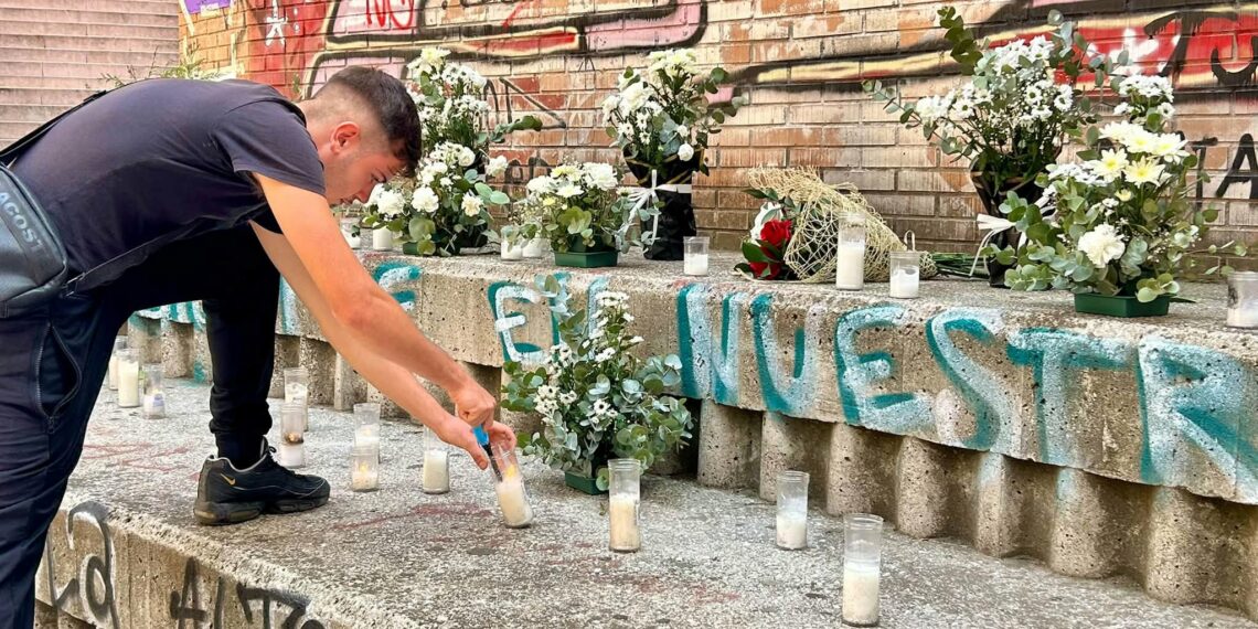 Los vecinos de Barcenillas instalan un altar en memoria de Nacho, asesinado por unos sicarios: «Es lo único que nos queda»
