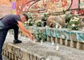Los vecinos de Barcenillas instalan un altar en memoria de Nacho, asesinado por unos sicarios: «Es lo único que nos queda»